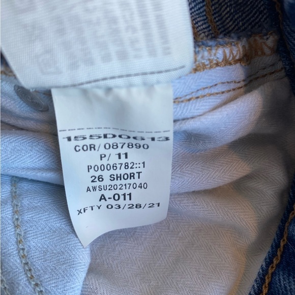 Abercrombie High Rise Mom Jean 26/2s short - Picture 7 of 9